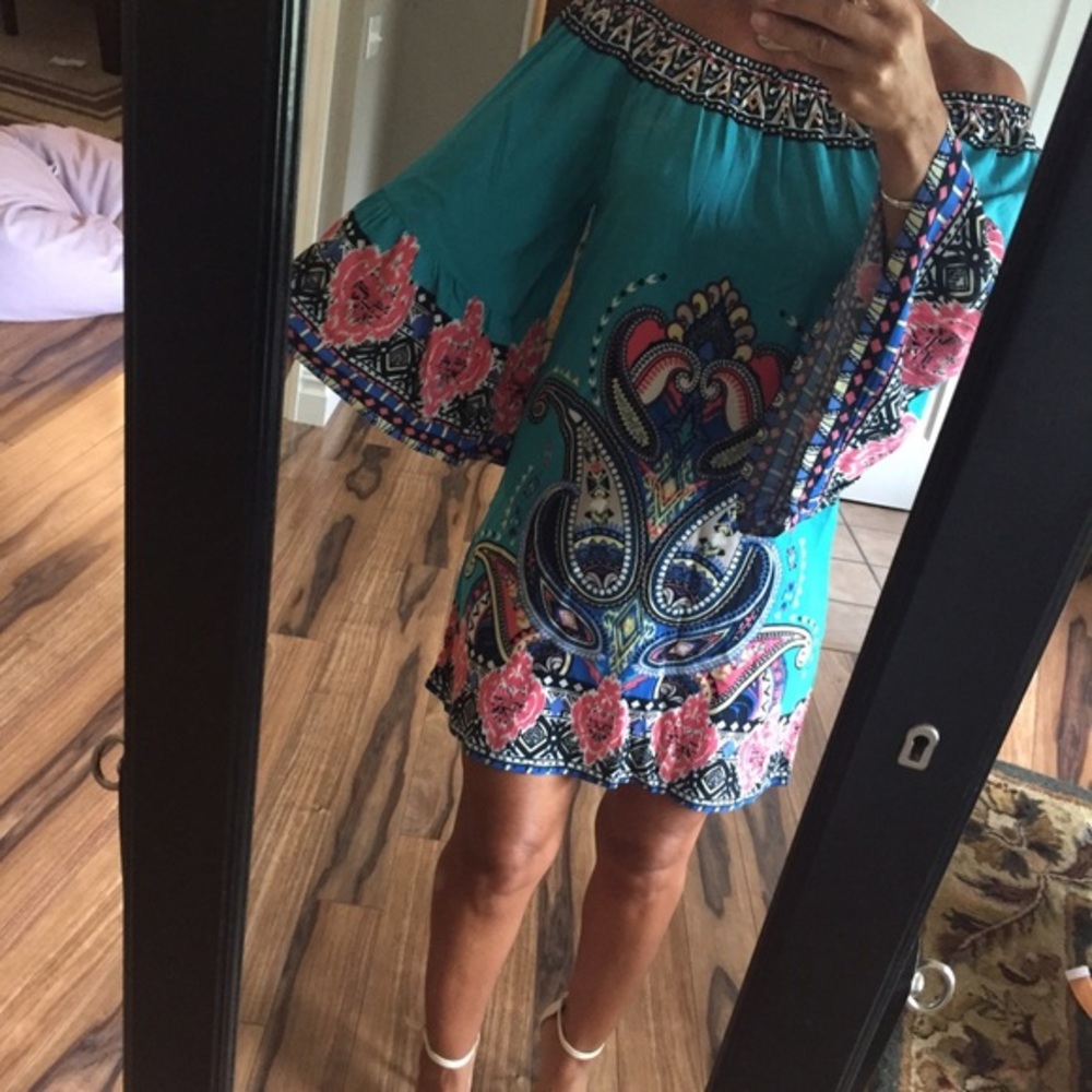 OFF THE SHOULDER BELL SLEEVE PRINTED DRESS SZ SM